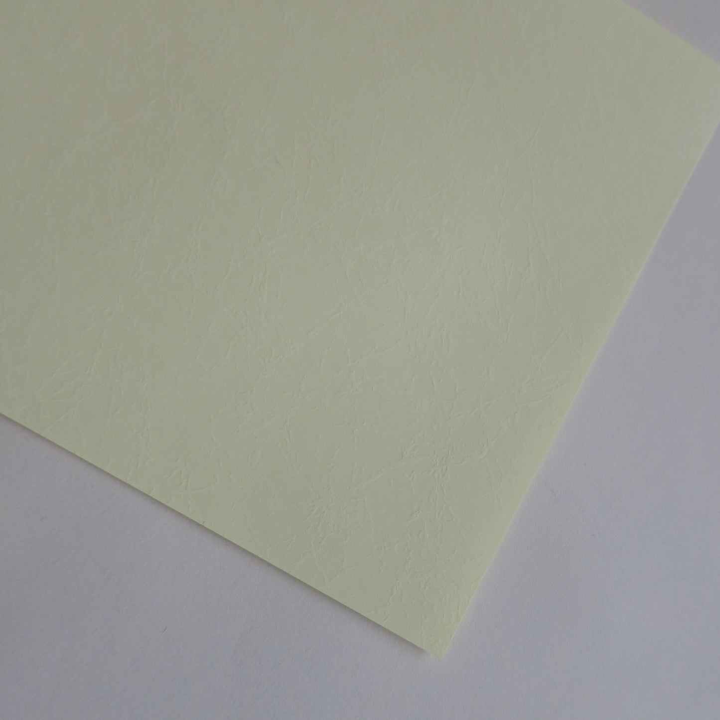 Paquete de papel Leathac Rouketsu - Crema ligera