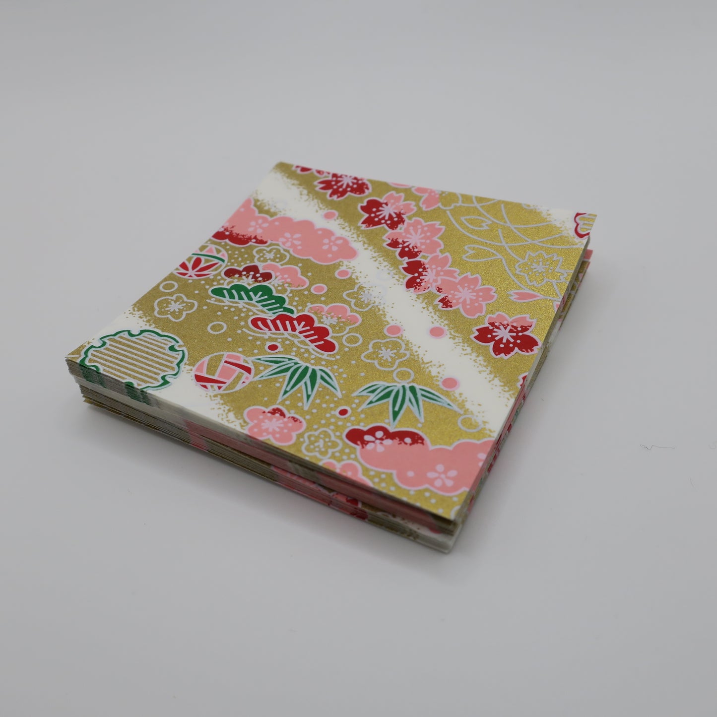 Paquet de 100 feuilles de papier origami Yuzen Washi 7x7 cm HZ-305 - Fleur de diamant écaille de tortue rayée noir et rouge