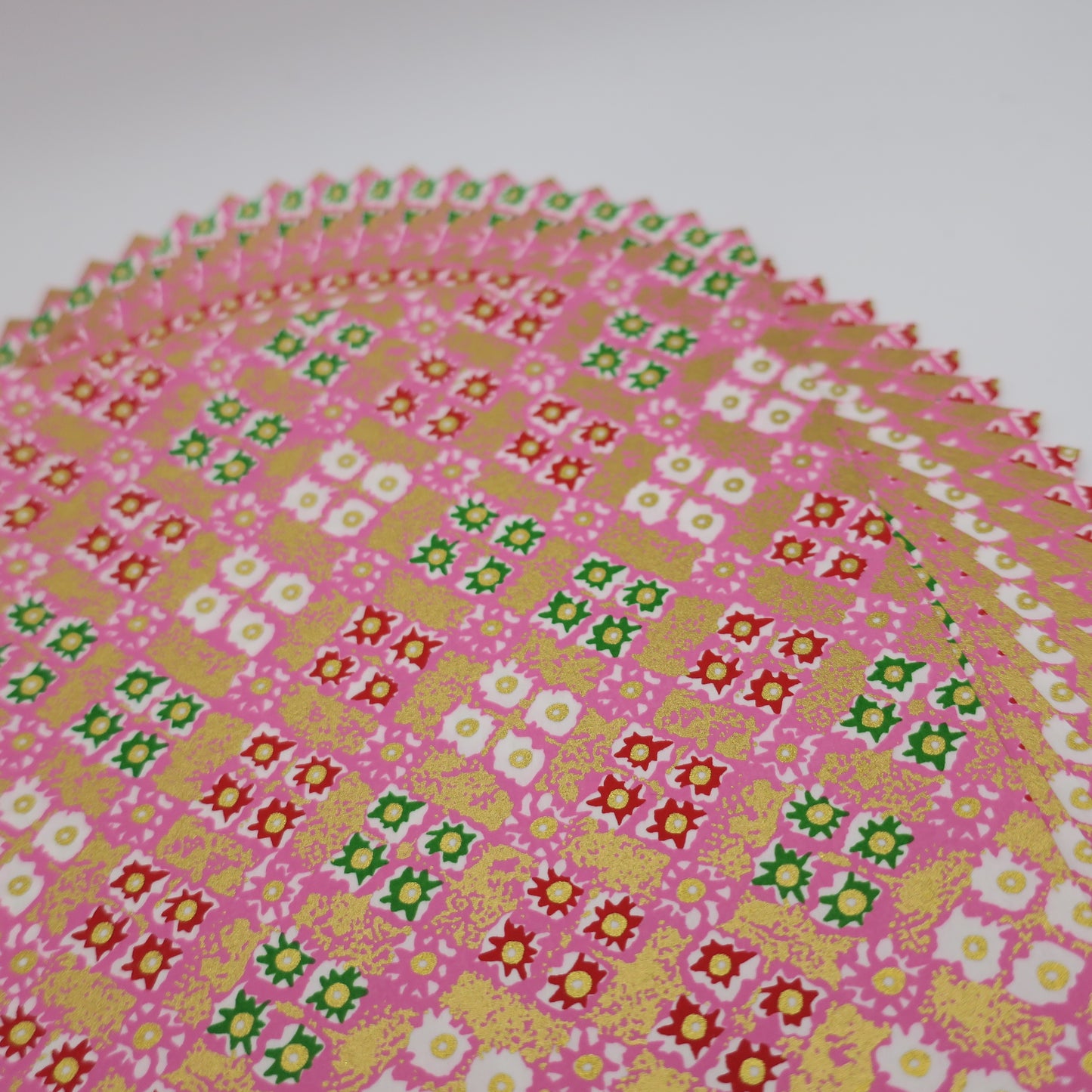 Pack of 20 Sheets 14x14cm Yuzen Washi Origami Paper HZ-274 - Pink Diamonds