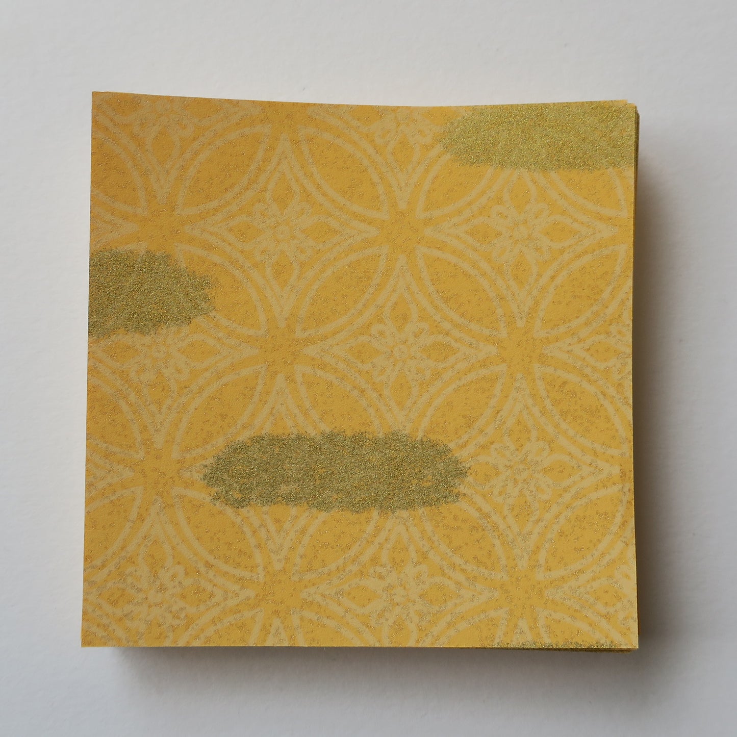 Paquet de 100 feuilles de papier origami Yuzen Washi 7x7 cm HZ-451 - Shippou Circle Shade Orange