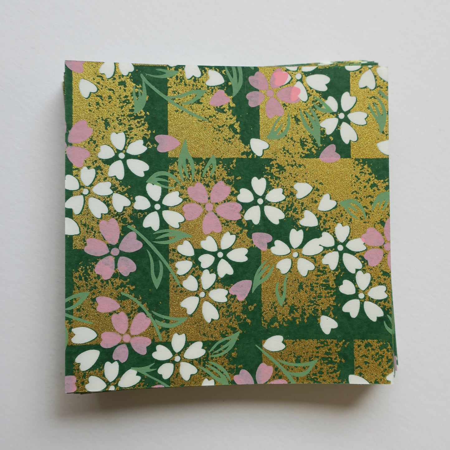 Paquet de 100 feuilles de papier origami Yuzen Washi 7x7 cm HZ-470 - Nuance vert fleur de cerisier