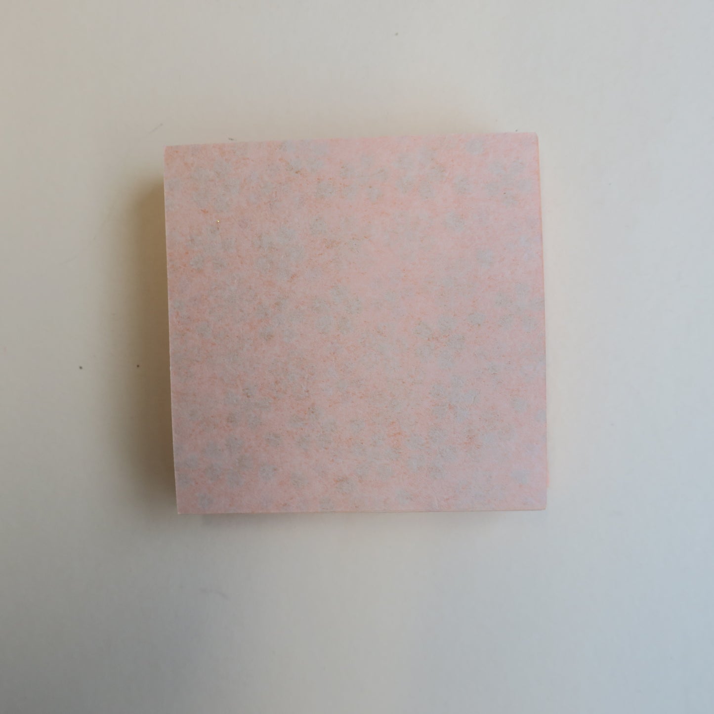 Paquet de 100 feuilles de papier origami Yuzen Washi 7x7 cm HZ-488 - Petite fleur de cerisier orange