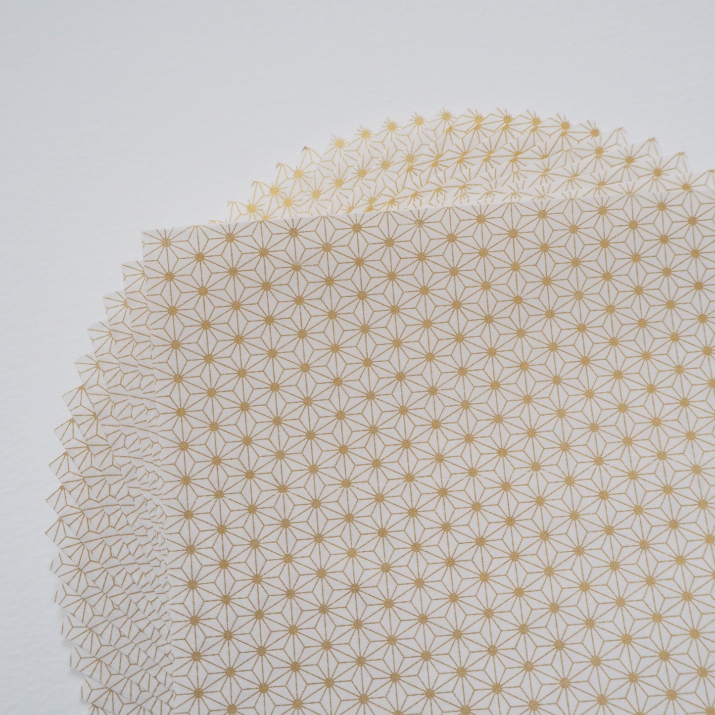 Pack of 20 Sheets 14x14cm Yuzen Washi Origami Paper HZ-298 - Gold Hemp Leaf (S)