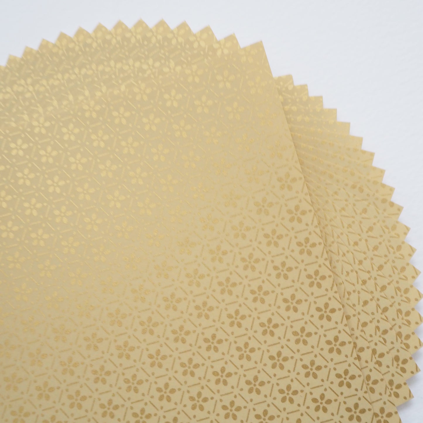 Paquete de 20 hojas de papel para origami Yuzen Washi de 14x14 cm HZ-181 - Carey dorado Sakura