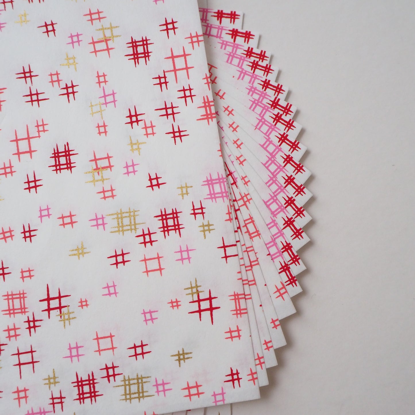 Paquet de 20 feuilles de papier origami Yuzen Washi 14x14 cm HZ-506 - Blanc Igetakasuri