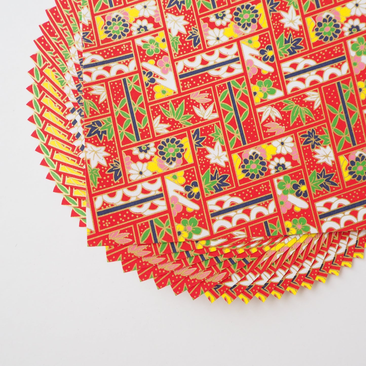 Paquete de 20 hojas de papel para origami Yuzen Washi de 14x14 cm HZ-437 - Rojo floral en zigzag