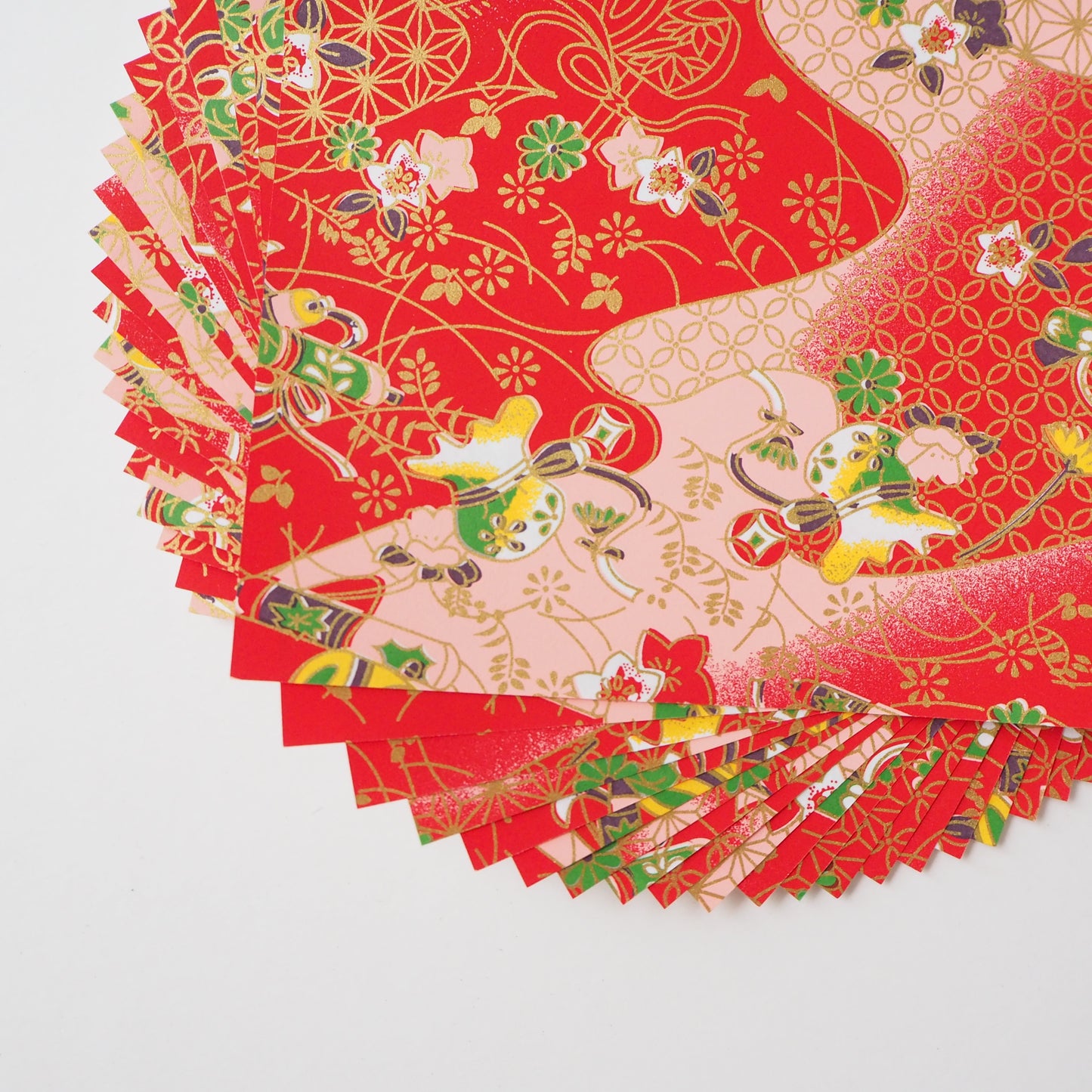 Paquete de 20 hojas de papel Yuzen Washi Origami de 14x14 cm HZ-417 - Pergaminos y monedero rojo