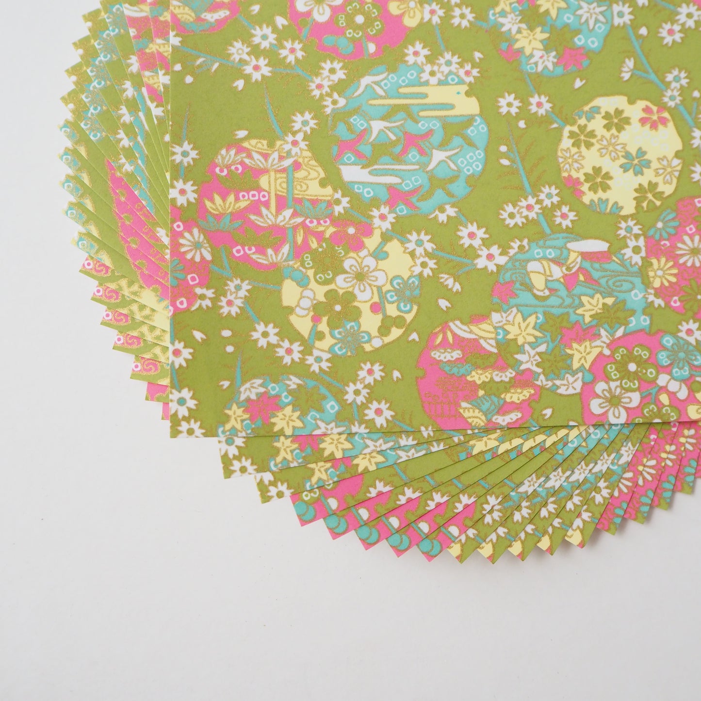 Paquet de 20 feuilles 14x14 cm Papier Origami Yuzen Washi HZ-419 - Illusion Matcha