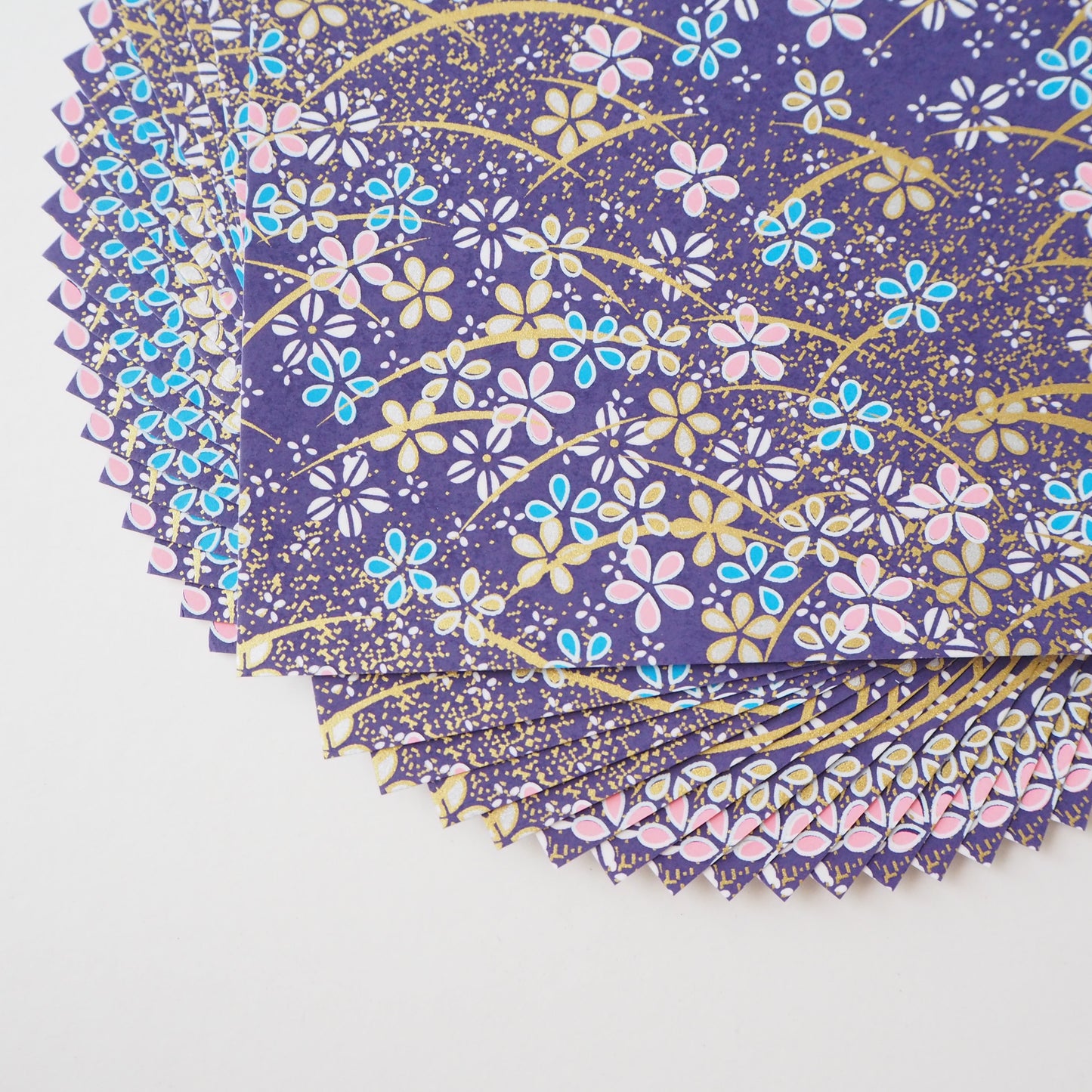 Paquete de 20 hojas de papel para origami Yuzen Washi de 14x14 cm HZ-468 - Hierbas y flores de cerezo rosa y azul