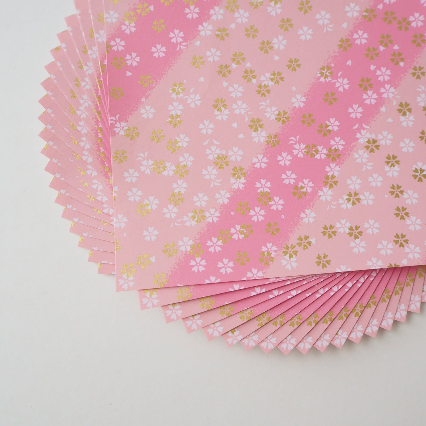 Paquete de 20 hojas de papel Yuzen Washi Origami de 14x14 cm HZ-514 - Tonos pequeños de flor de cerezo rosa