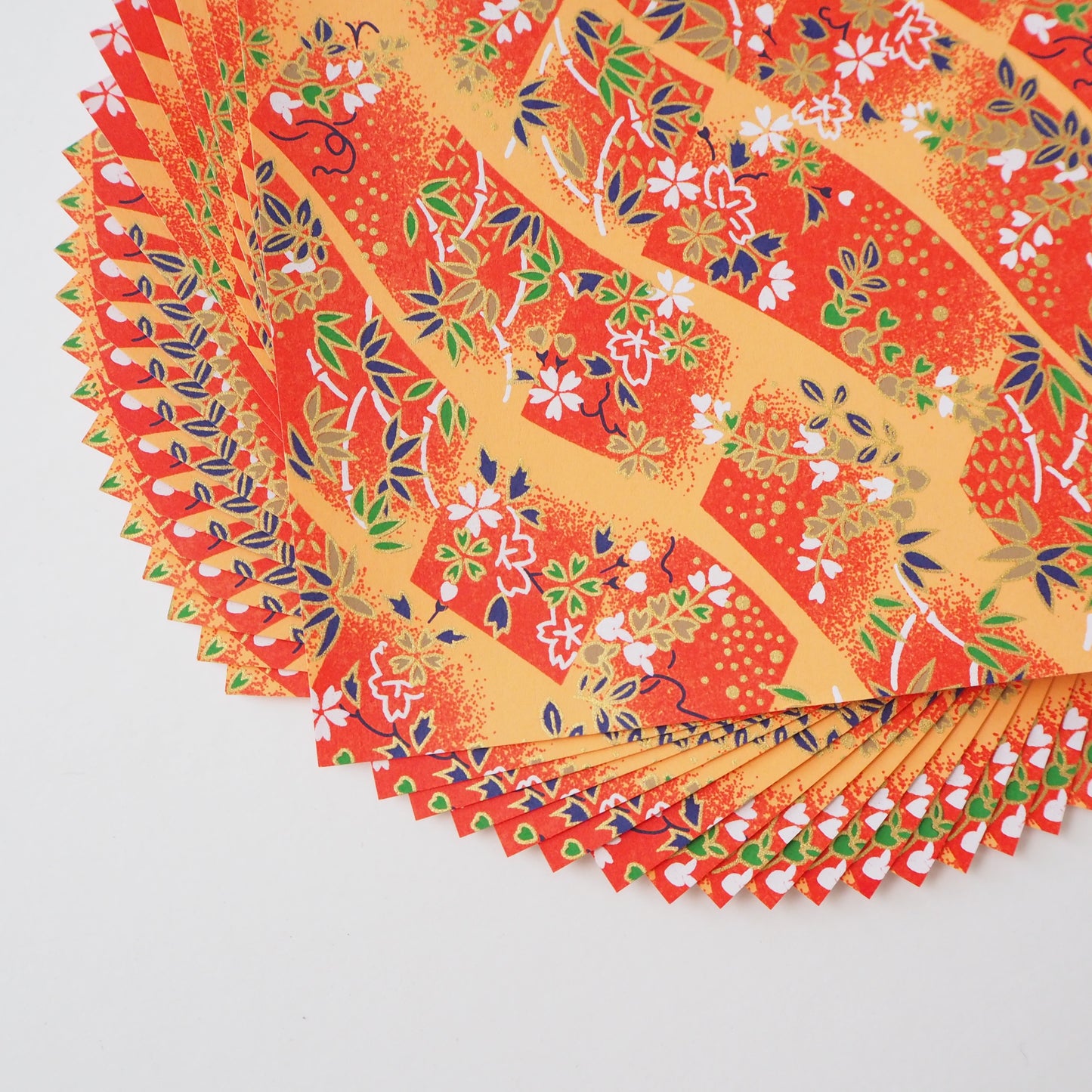 Paquete de 20 hojas de papel para origami Yuzen Washi de 14x14 cm HZ-476 - Flor de cerezo y cadena de peso naranja