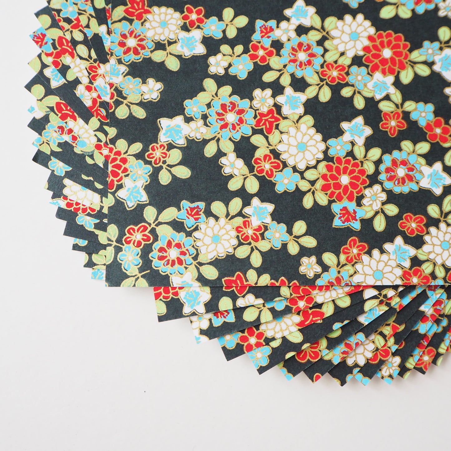 Paquet de 20 feuilles 14x14 cm Papier Origami Yuzen Washi HZ-372 - Chrysanthème & Campanules Noir