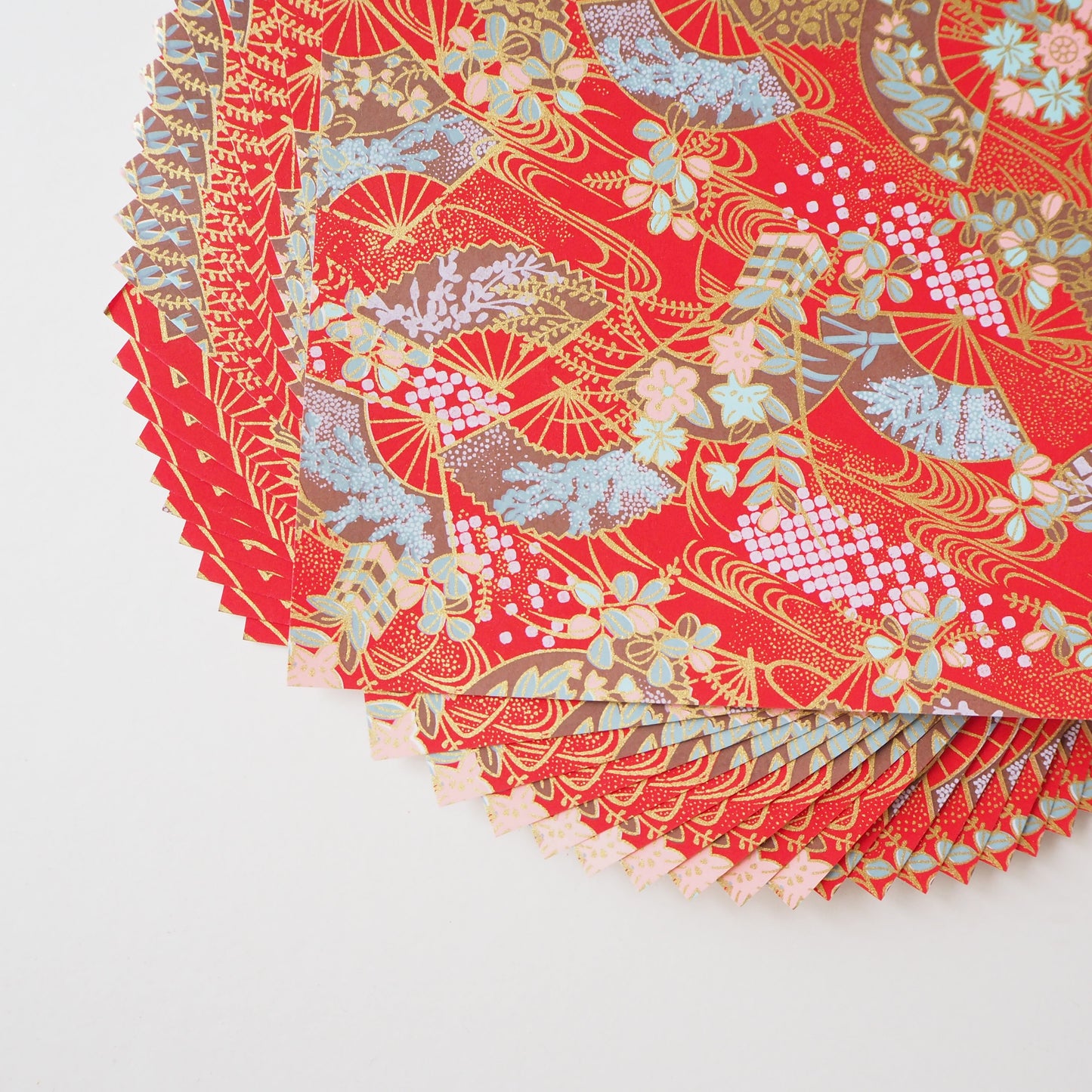 Paquete de 20 hojas de papel para origami Yuzen Washi de 14x14 cm HZ-371 - Abanicos florales y agua corriente, rojo