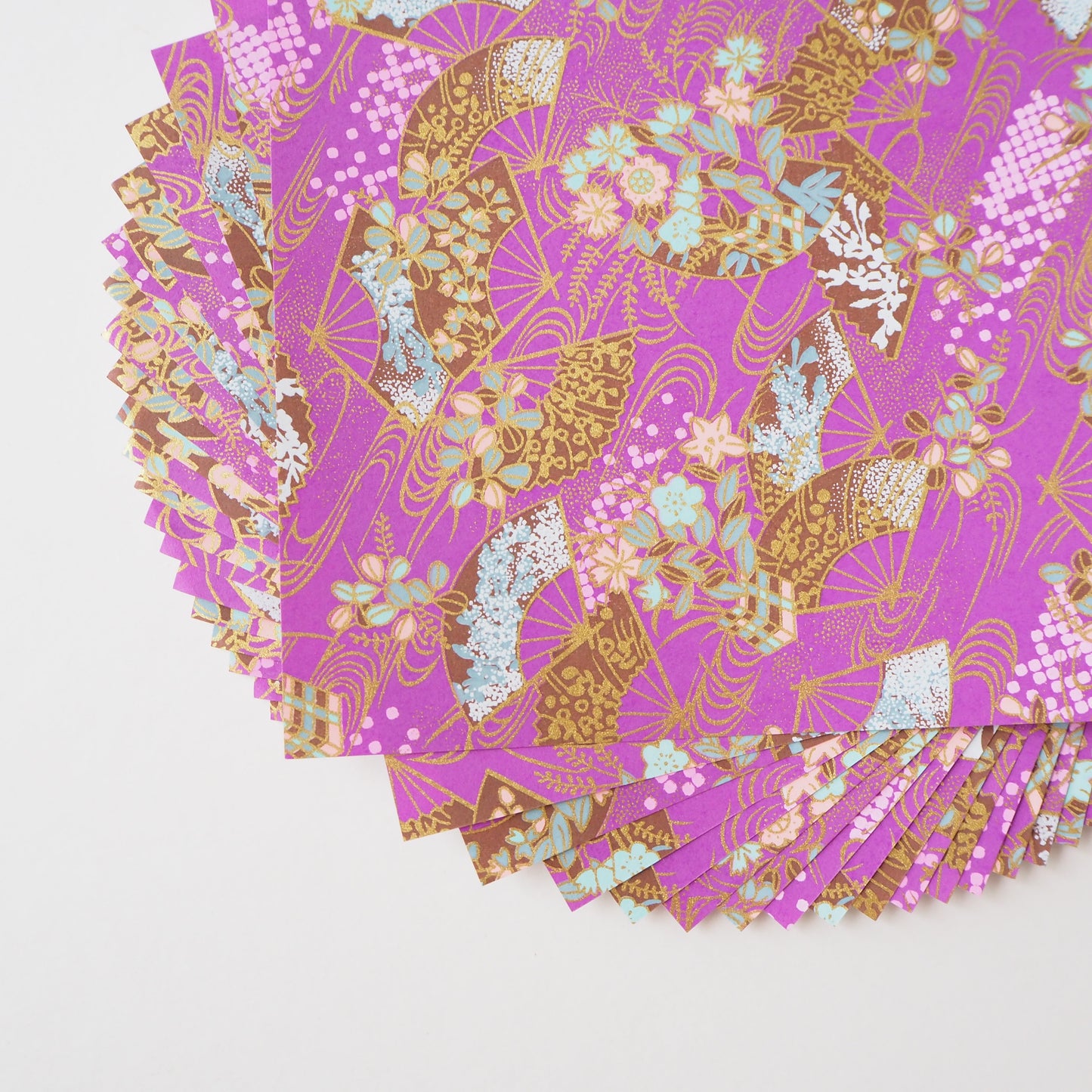 Paquete de 20 hojas de papel para origami Yuzen Washi de 14x14 cm HZ-370 - Abanicos florales y agua que fluye, morado
