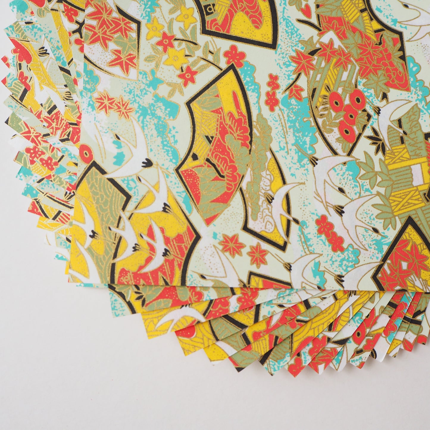 Paquete de 20 hojas de papel Yuzen Washi Origami HZ-367 - Grullas y abanicos florales 14x14cm