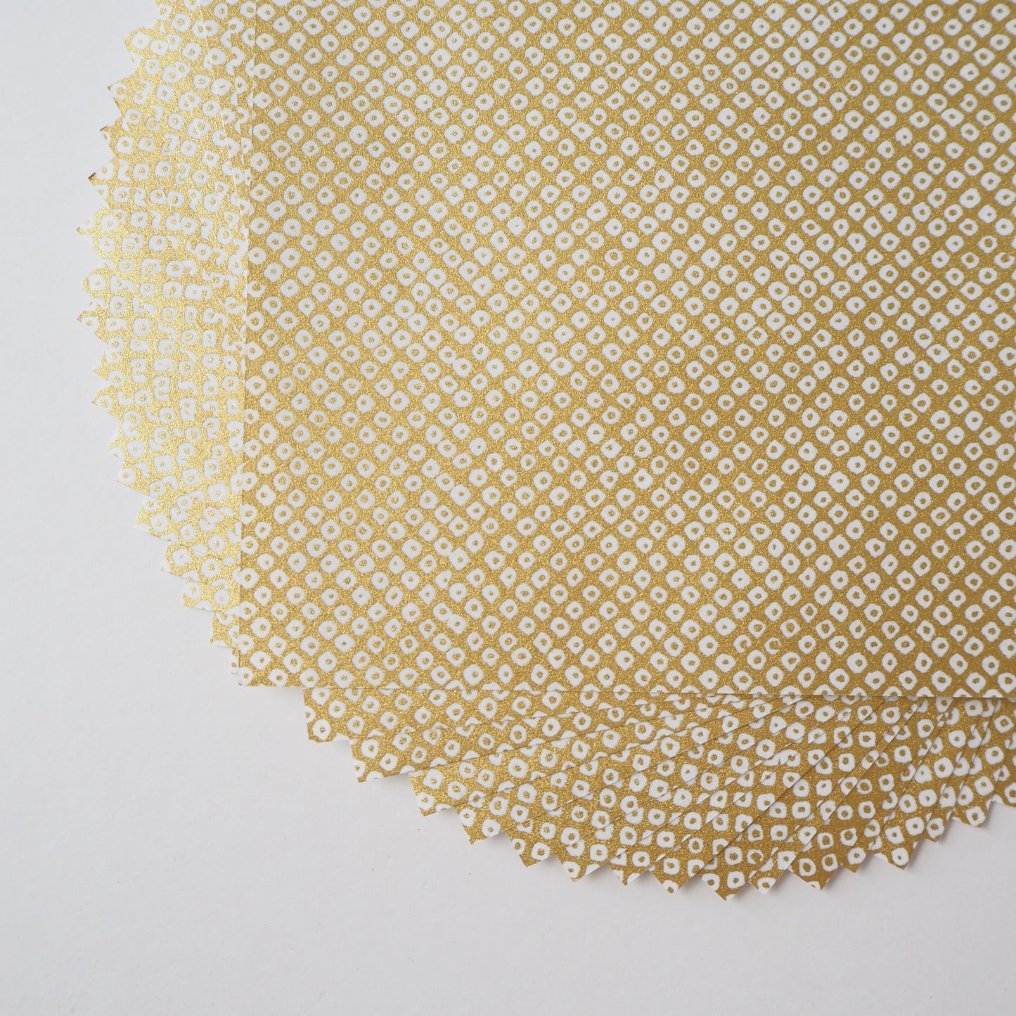 Paquete de 20 hojas de papel Yuzen Washi Origami de 14x14 cm HZ-366 - Deer's Spots Gold