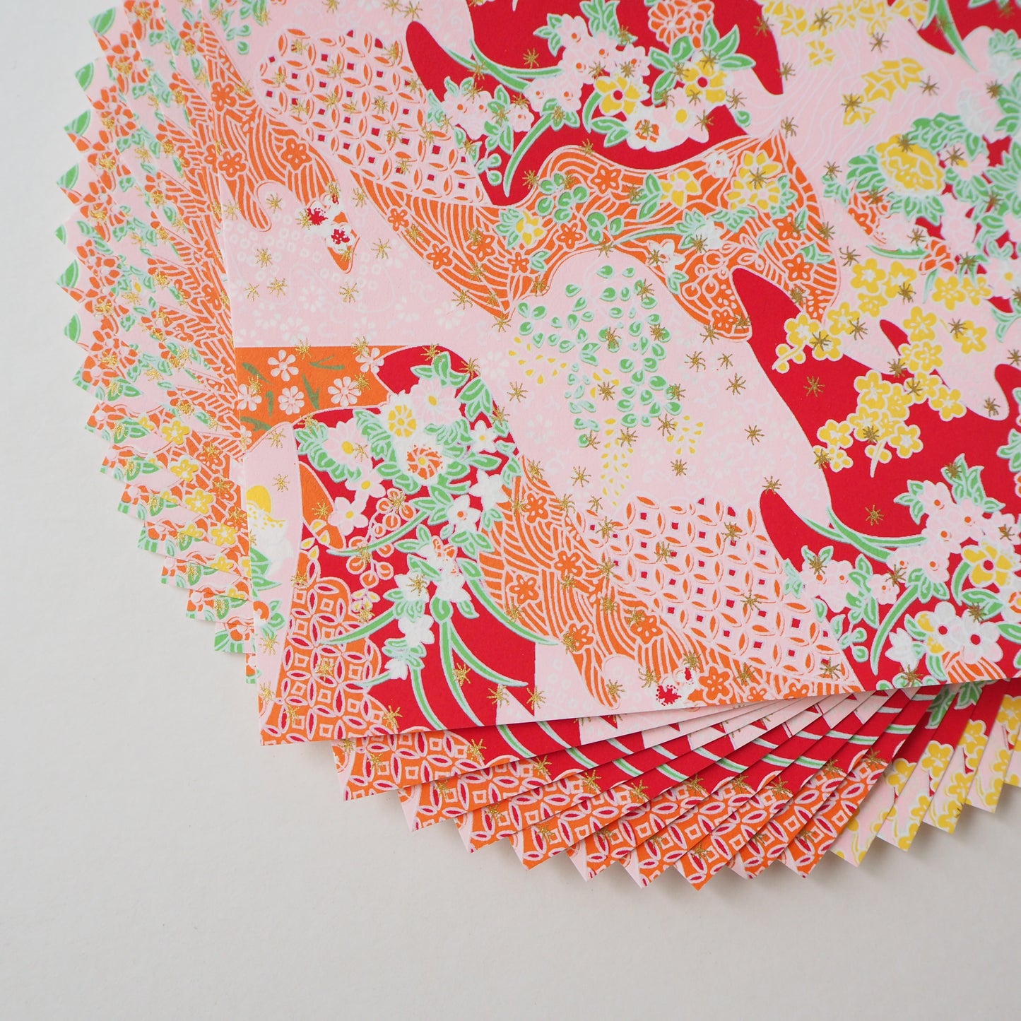 Paquete de 20 hojas de papel para origami Yuzen Washi de 14x14 cm HZ-358 - Campo de flores rosas