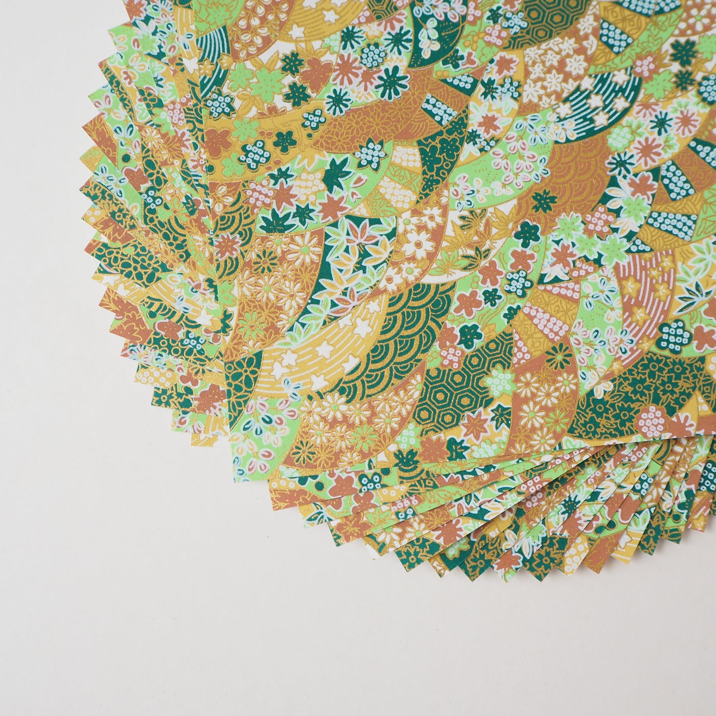 Paquete de 20 hojas de papel Yuzen Washi Origami HZ-348 14x14cm - Abanicos Olas Verde