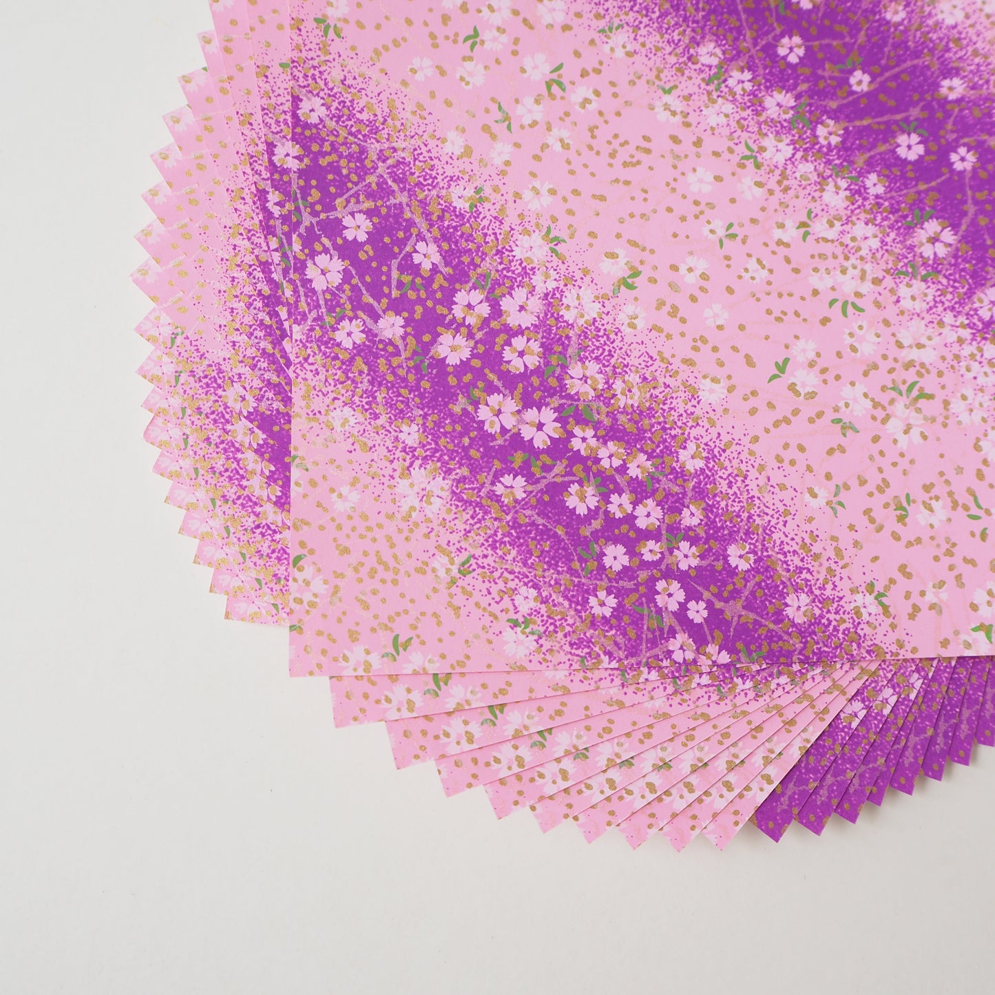 Paquete de 20 hojas de papel Yuzen Washi Origami de 14x14 cm HZ-346-2 - Tonos morados y rosas en flor de cerezo