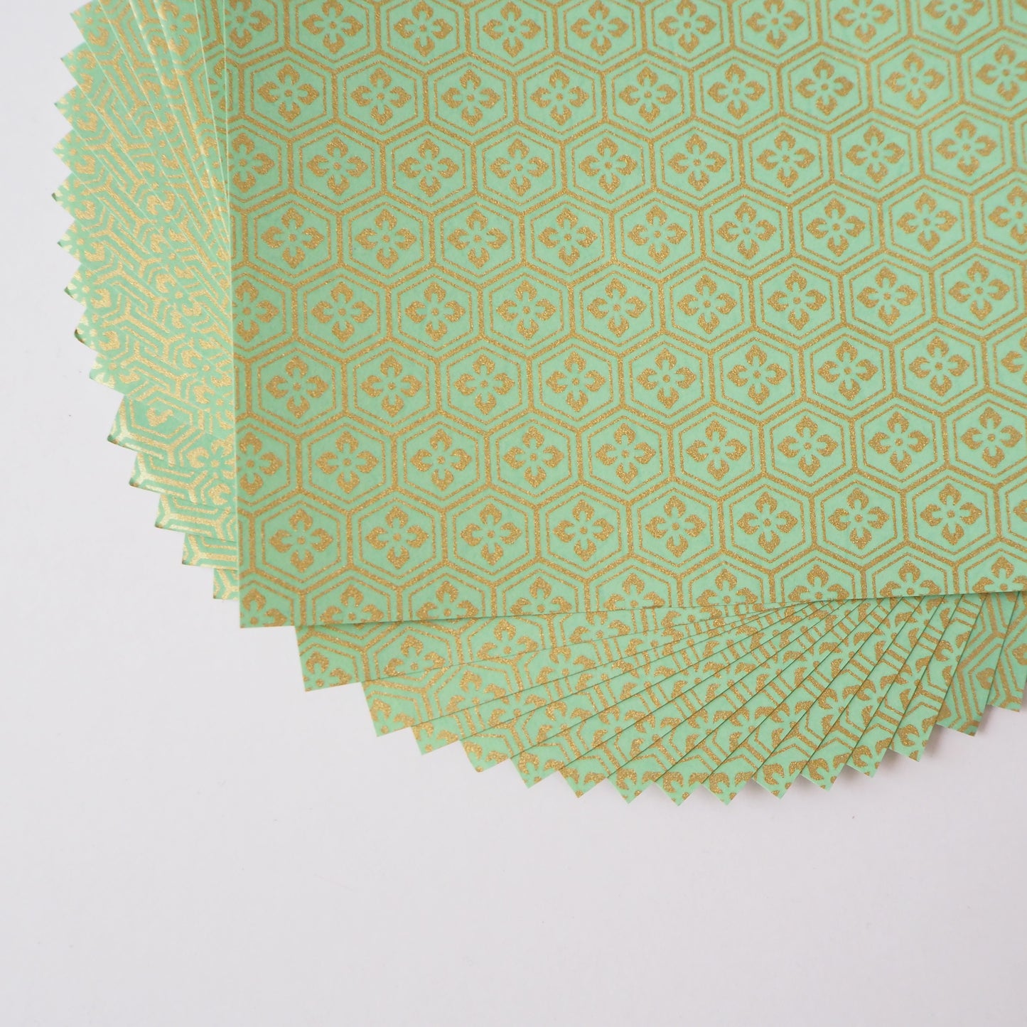 Paquet de 20 feuilles de papier origami Yuzen Washi 14x14cm HZ-256 - Fleur de diamant écaille de tortue or menthe