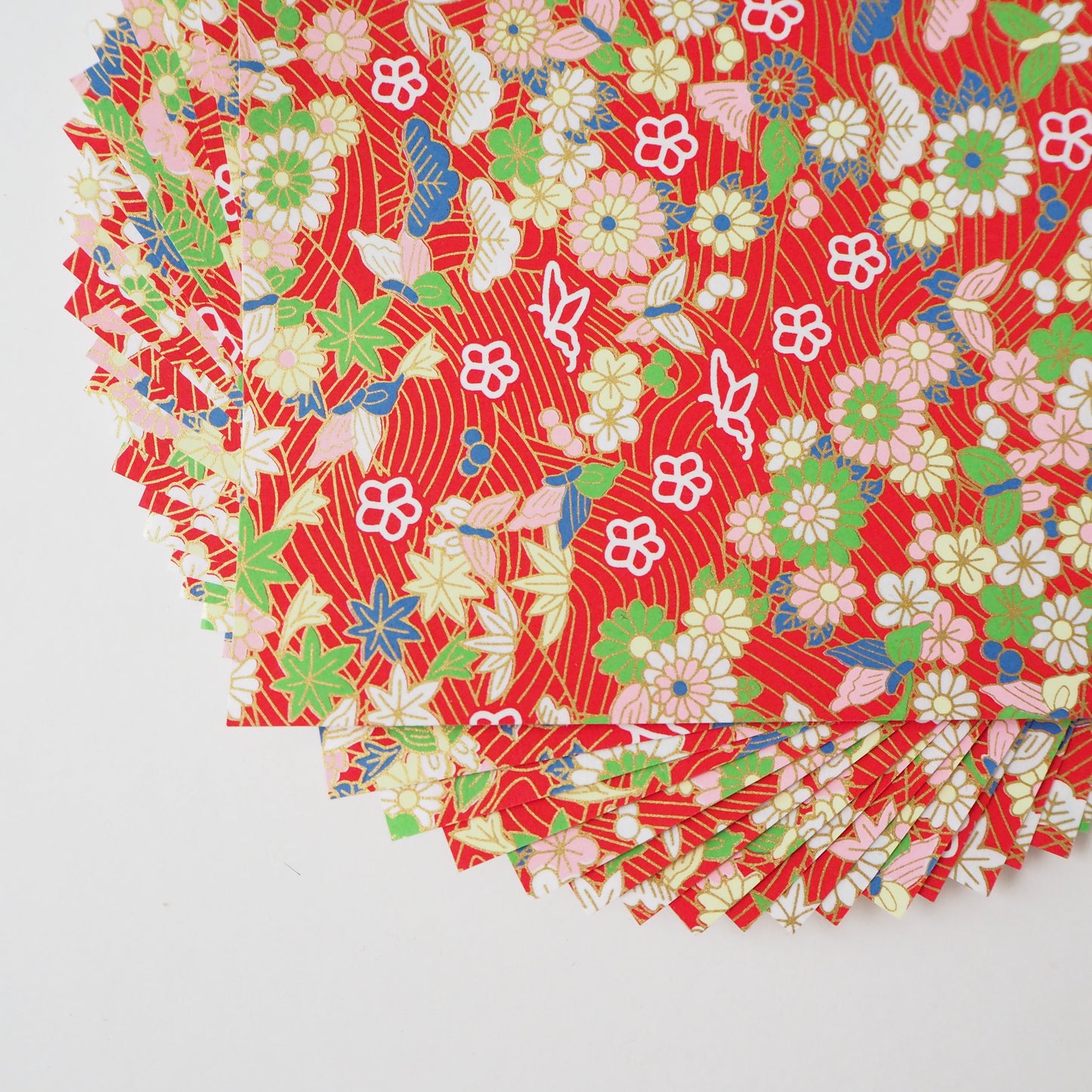 Paquete de 20 hojas de papel Yuzen Washi Origami HZ-268 de 14x14 cm - Desfile Rojo