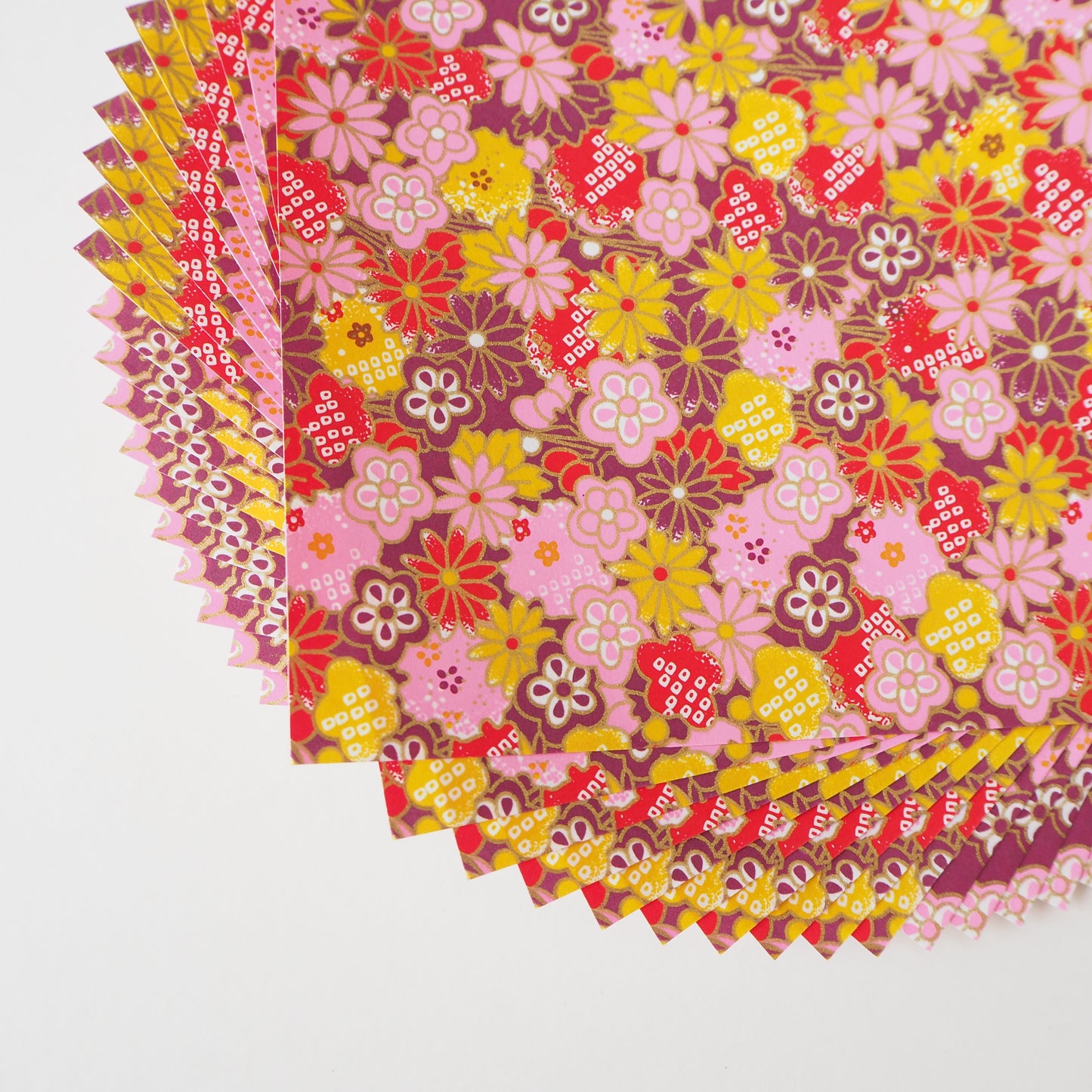 Paquet de 20 feuilles 14x14 cm Papier Origami Yuzen Washi HZ-232 - Chrysanthèmes fleuris jaune