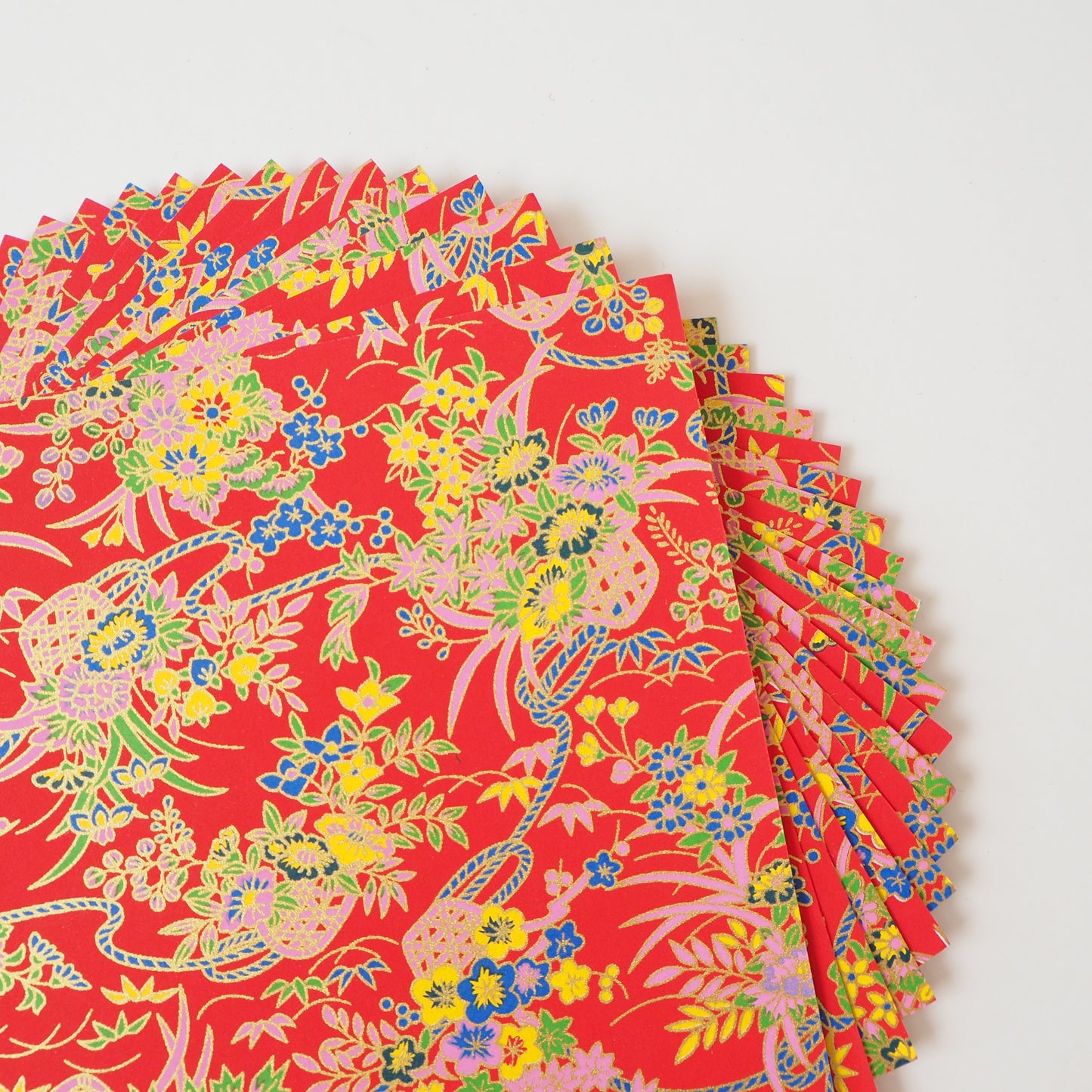 Paquete de 20 hojas de papel para origami Yuzen Washi de 14x14 cm HZ-254 - Ramo de flores rojo