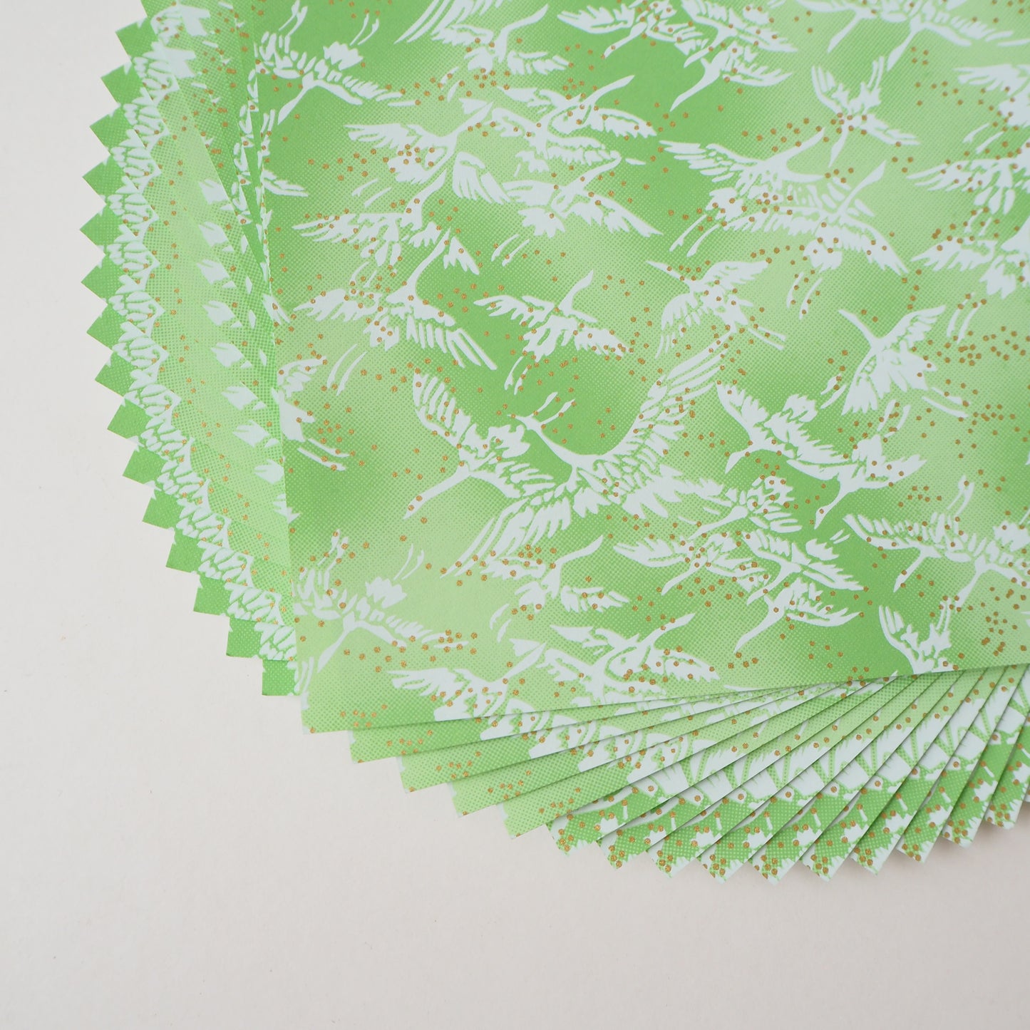 Paquete de 20 hojas de papel Yuzen Washi Origami de 14x14 cm HZ-090 - Grullas Verde Fresco