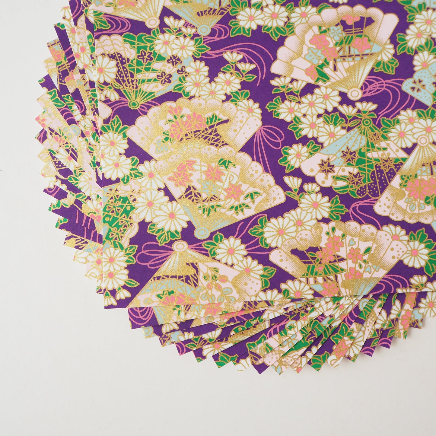 Paquete de 20 hojas de papel para origami Yuzen Washi de 14x14 cm HZ-094- Abanicos florales y crisantemo morado