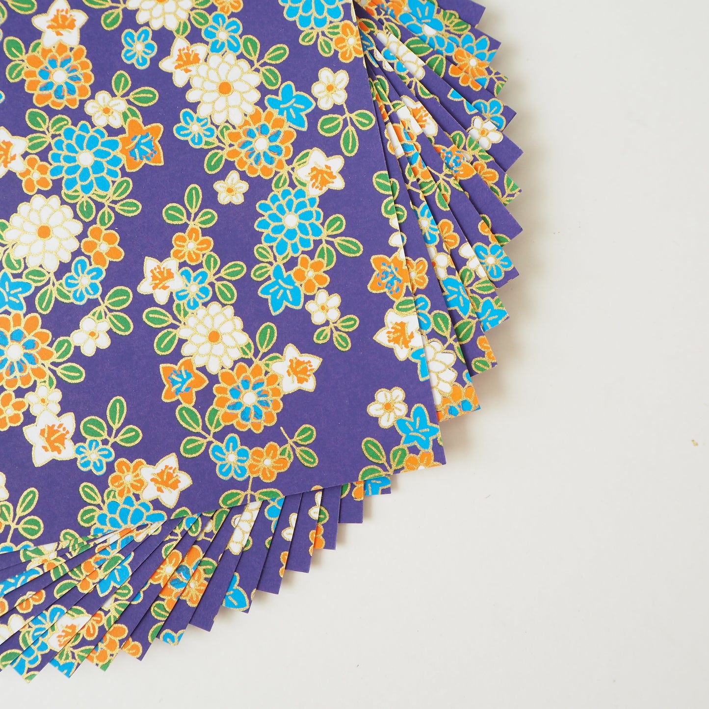 Paquete de 20 hojas de papel para origami Yuzen Washi de 14x14 cm HZ-117 - Crisantemo y campanillas morado