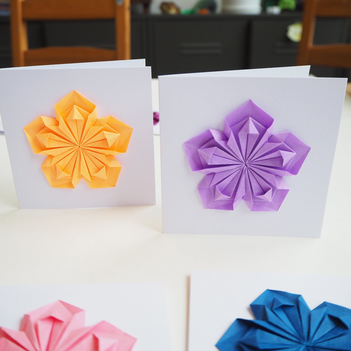 Carte de vœux de fleur d’origami faite à la main