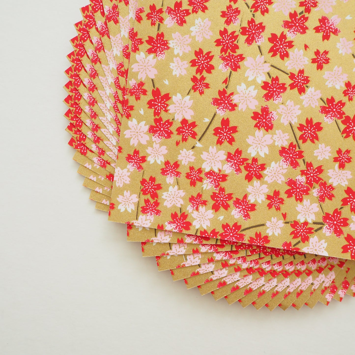 Paquete de 20 hojas de papel para origami Yuzen Washi de 14x14 cm HZ-490 - Rojo, rosa, flor de cerezo dorado