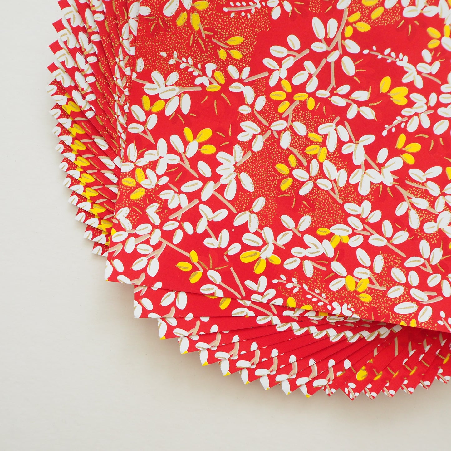 Paquet de 20 feuilles 14x14 cm Papier Origami Yuzen Washi HZ-361 - Lespedeza Rouge