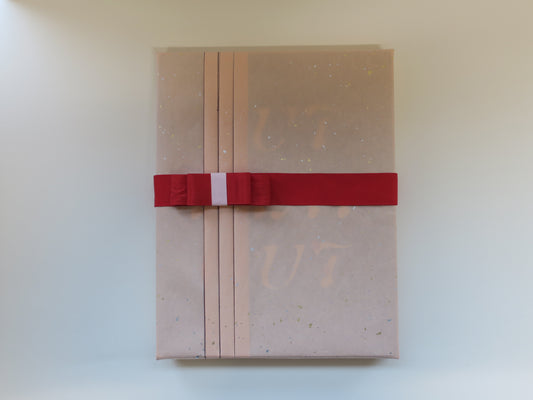 PLEATED GIFT WRAPPING