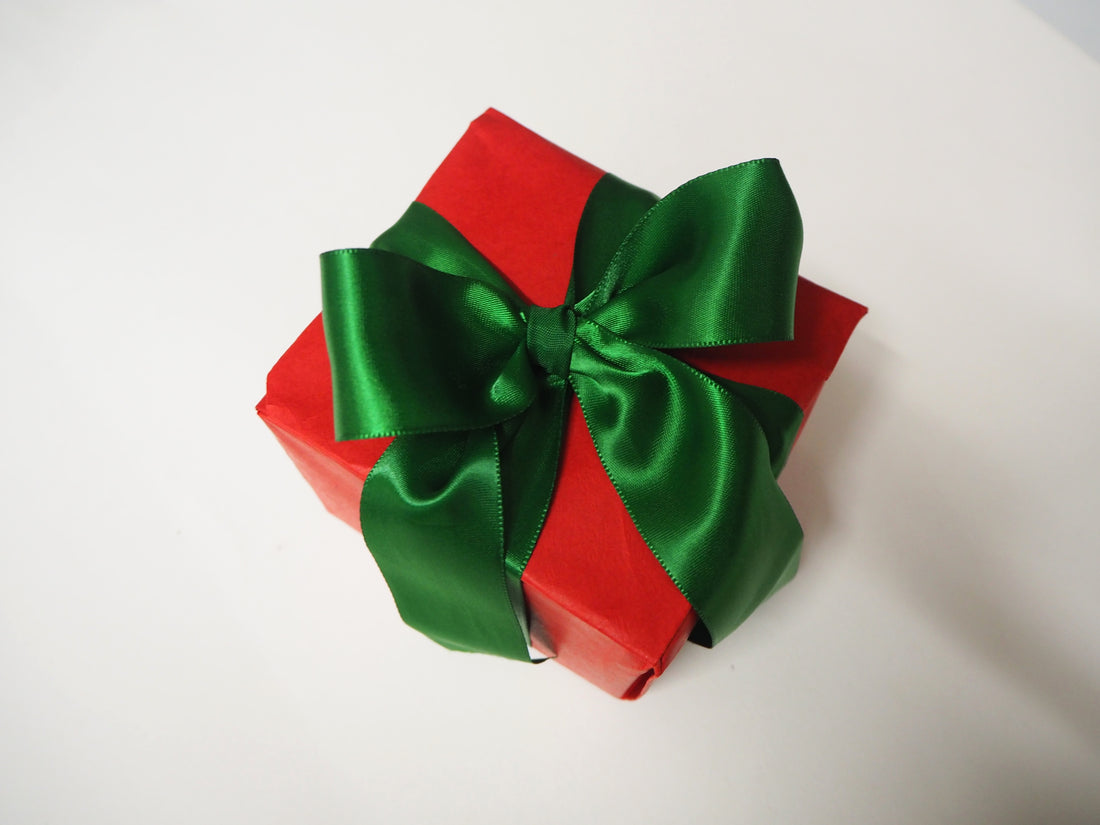CHRISTMAS GIFT WRAPPING - DAY 9 - WRAPPING WITHOUT TAPE