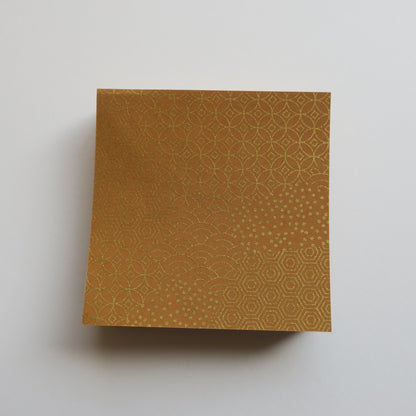 Paquete de 100 hojas de papel Yuzen Washi Origami de 7x7 cm HZ-494 - Patrones geométricos mixtos dorados soplados
