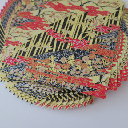 Paquet de 20 feuilles de papier origami Yuzen Washi 14x14 cm HZ-051 - Damier doré (S)