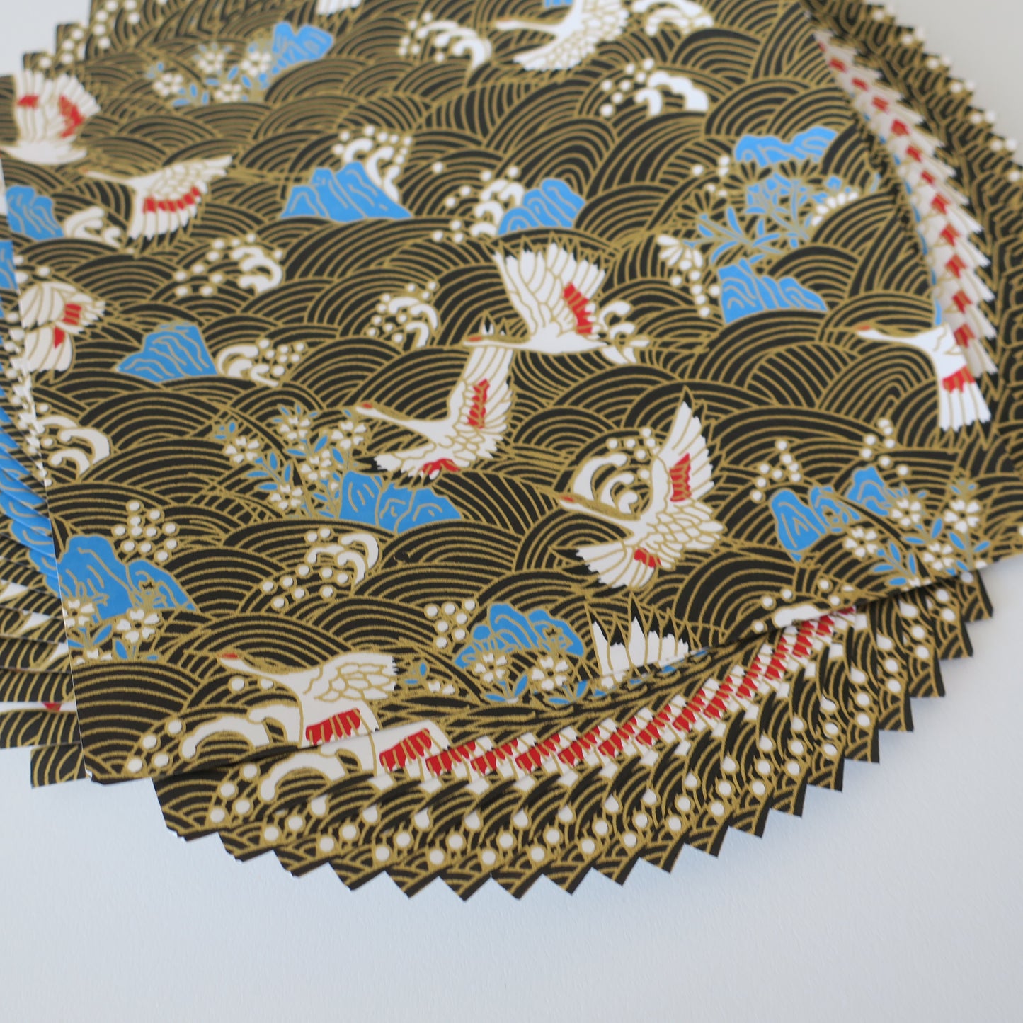 Paquete de 20 hojas de papel Yuzen Washi Origami de 14x14 cm HZ-051 - Tablero de ajedrez dorado (S)