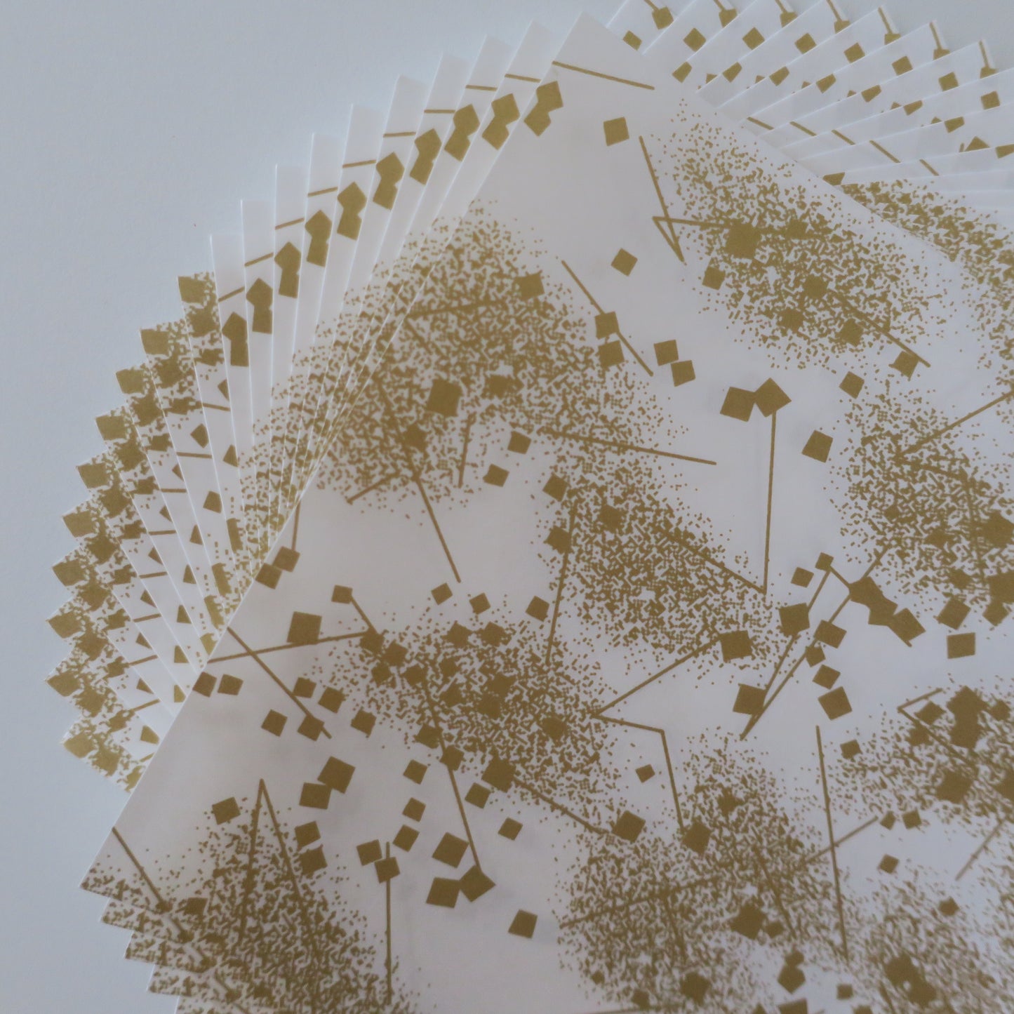 Paquete de 20 hojas de papel Yuzen Washi Origami de 14x14 cm HZ-051 - Tablero de ajedrez dorado (S)