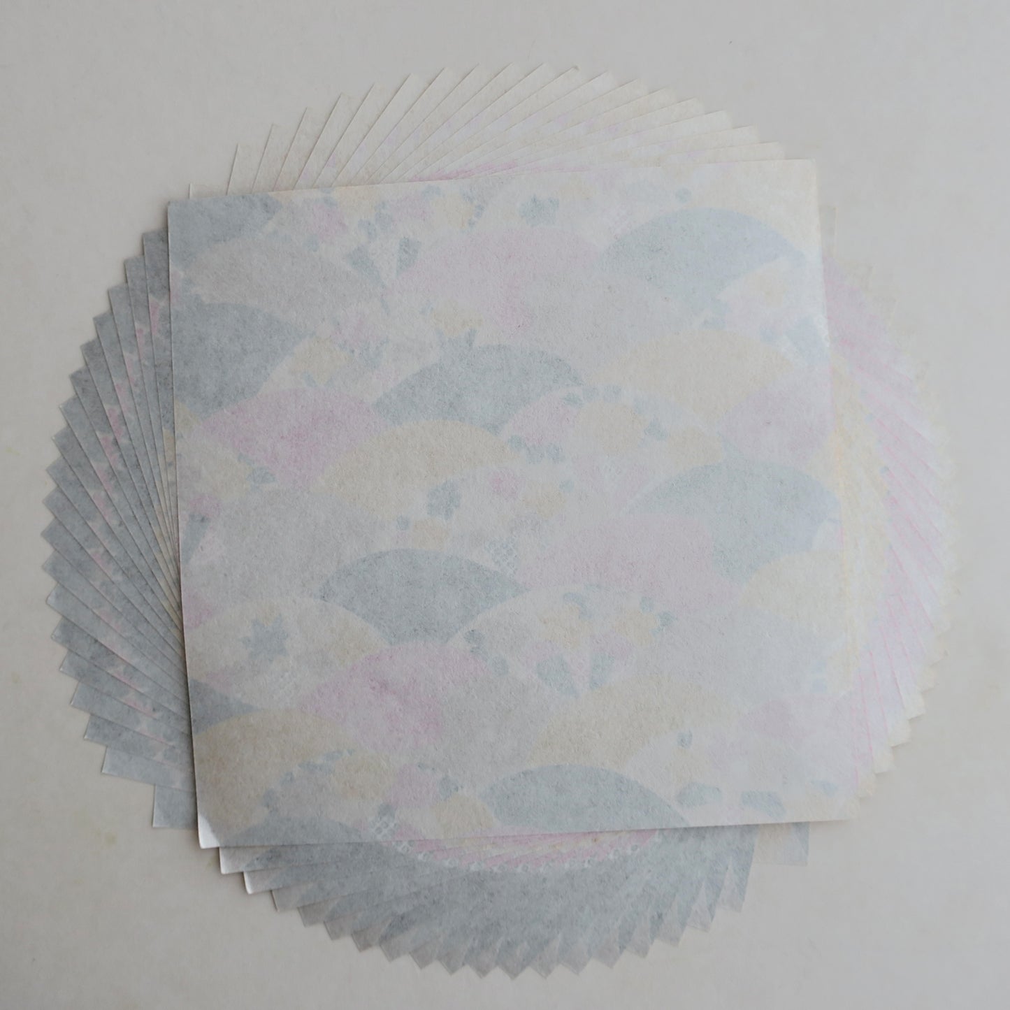 Paquet de 20 feuilles de papier origami Yuzen Washi 14x14 cm HZ-051 - Damier doré (S)