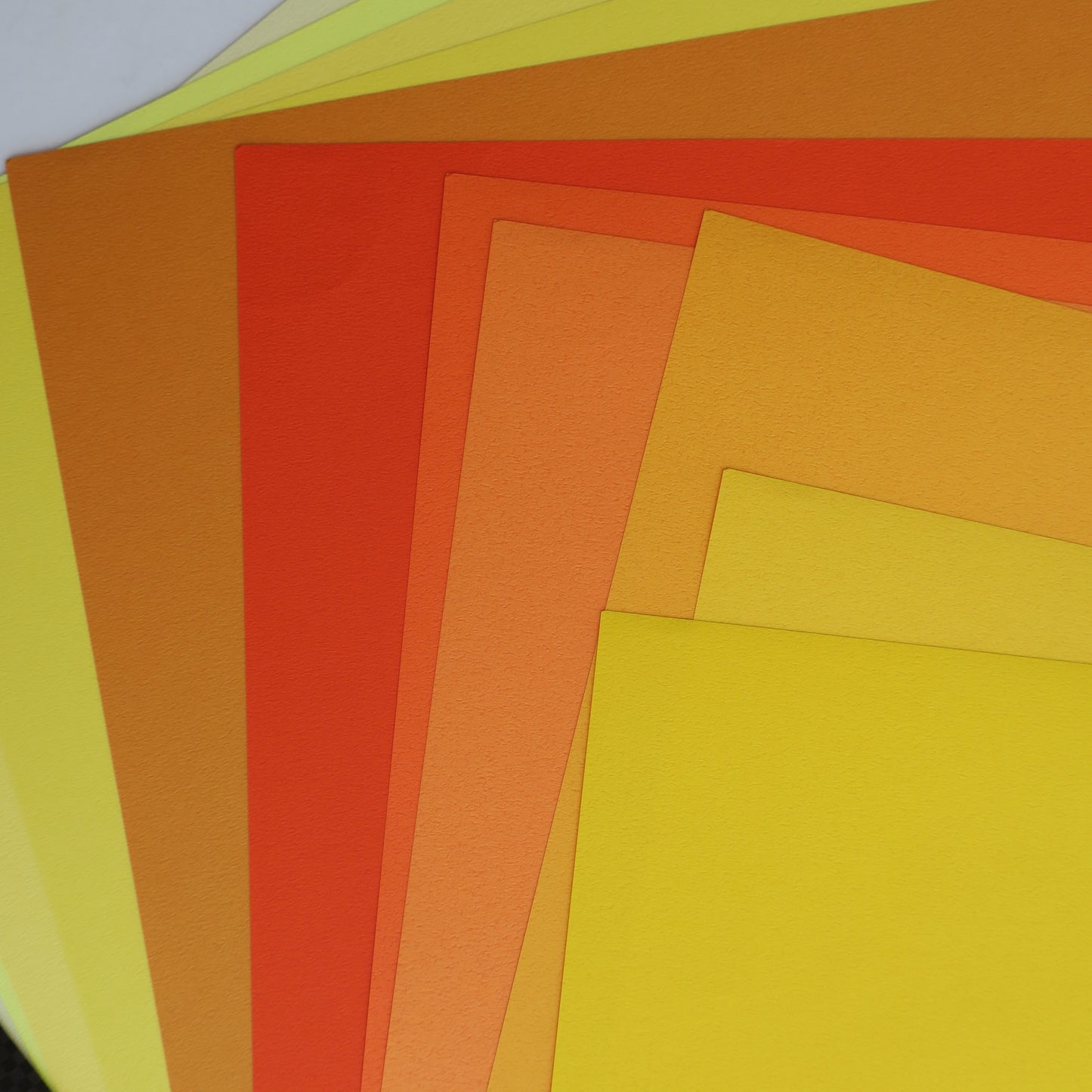 Toyo Tant Paper, 12 couleurs de papier origami sur le thème rouge, 35x35cm