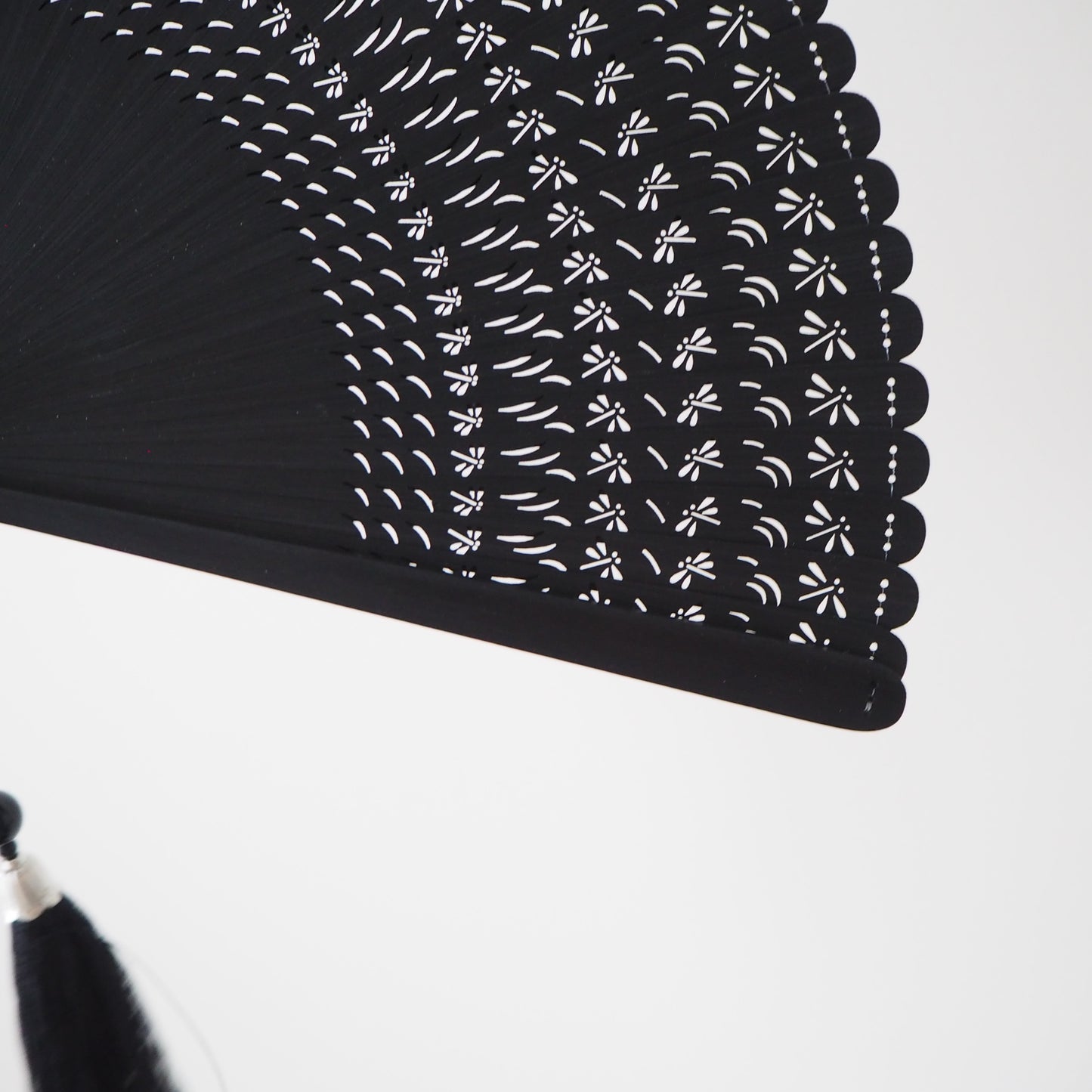 Abanico plegable de madera - Libélula, negro