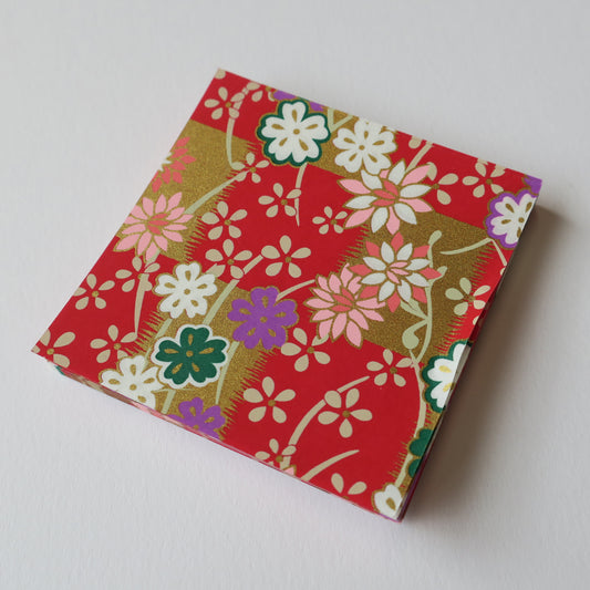 Paquet de 100 feuilles de papier origami Yuzen Washi 7x7 cm HZ-478 - Nuance rouge fleur de cerisier