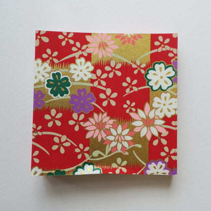 Paquet de 100 feuilles de papier origami Yuzen Washi 7x7 cm HZ-478 - Nuance rouge fleur de cerisier