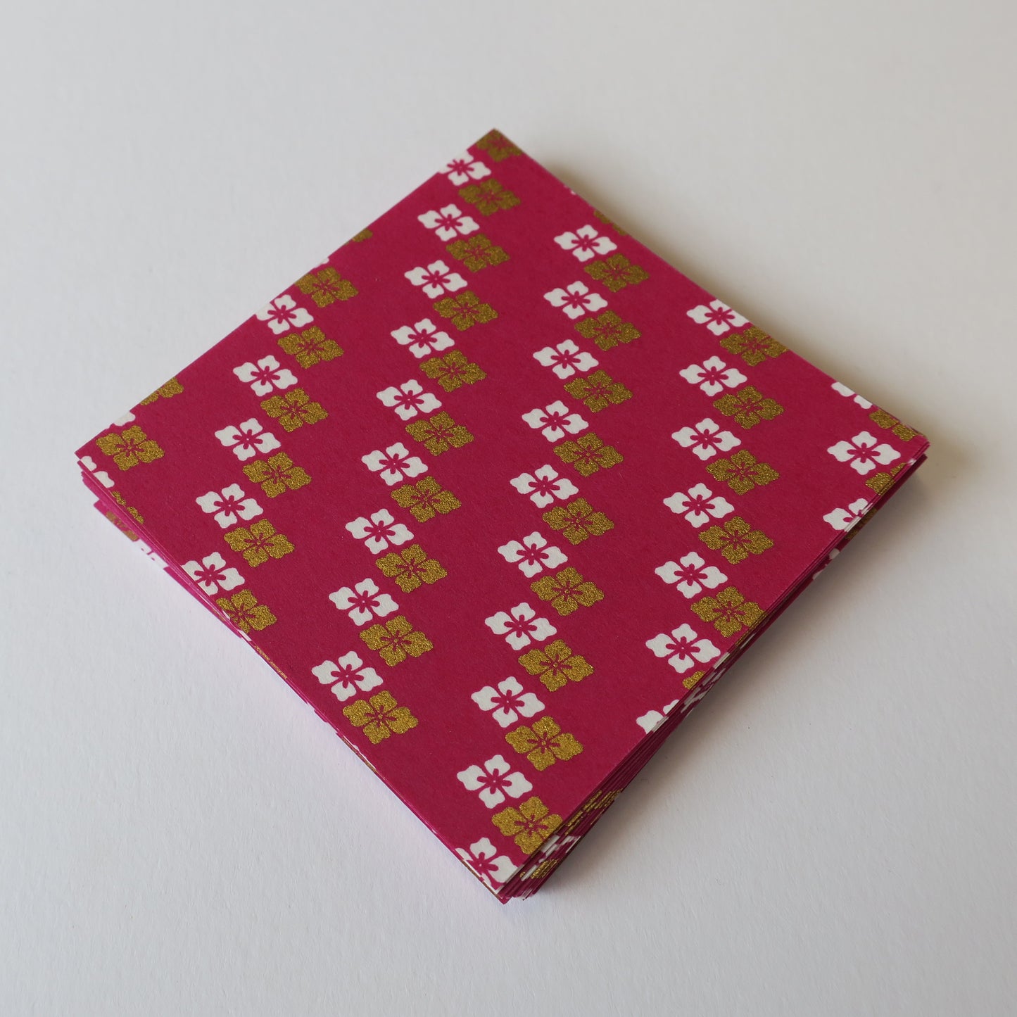 Paquete de 100 hojas de papel para origami Yuzen Washi de 7x7 cm HZ-486 - Flor de diamante rosa antigua