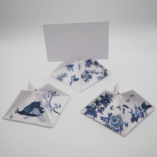 Carte de place origami en porcelaine bleue et blanche sur mesure, porte-cartes nominatives