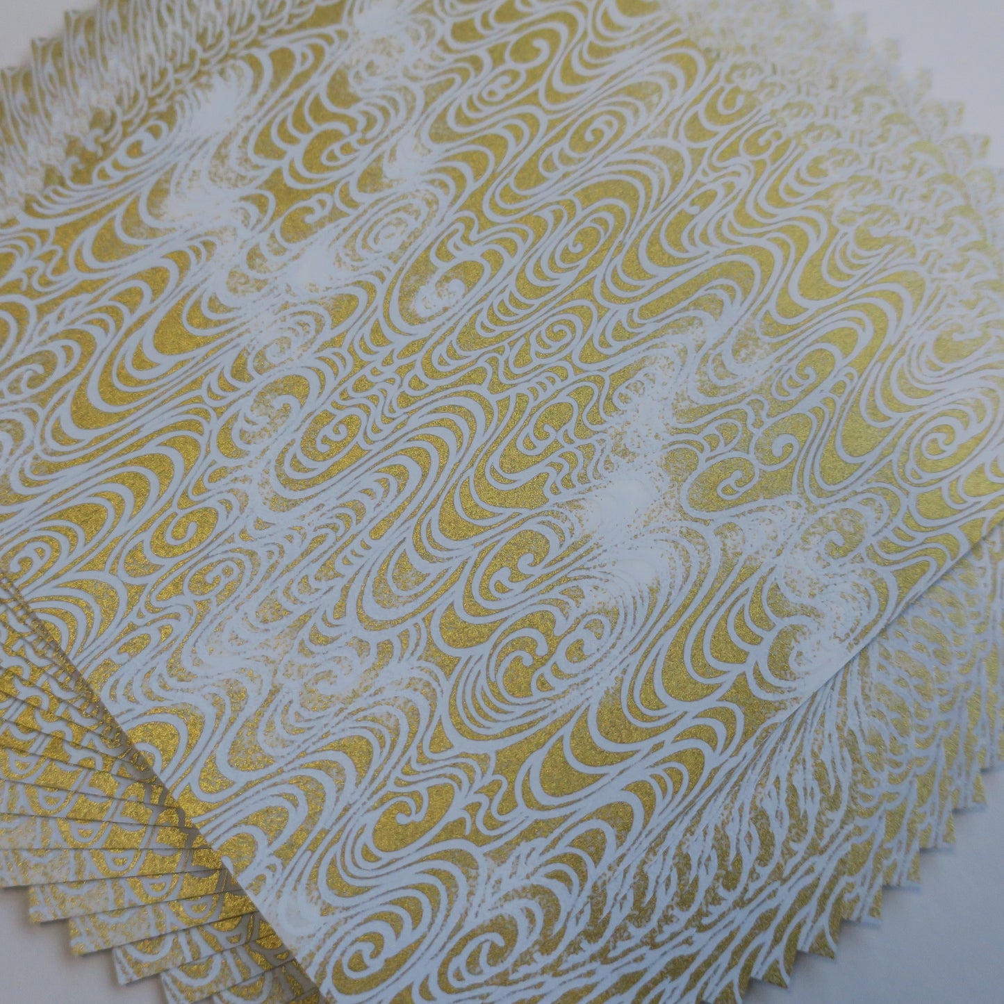 Pack of 20 Sheets 14x14cm Yuzen Washi Origami Paper HZ-225 - Flowing Water Gold