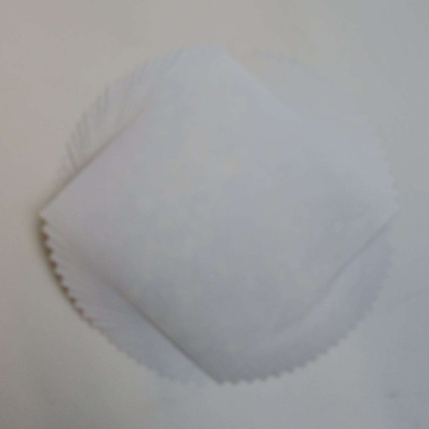 Paquet de 20 feuilles 14x14 cm Papier Origami Yuzen Washi HZ-049 - Panier de fleurs rouge crème
