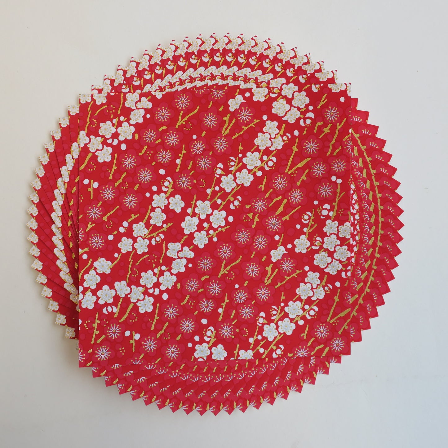Paquet de 20 feuilles de papier origami Yuzen Washi 14x14 cm HZ-400 - Vague de fleurs rouges