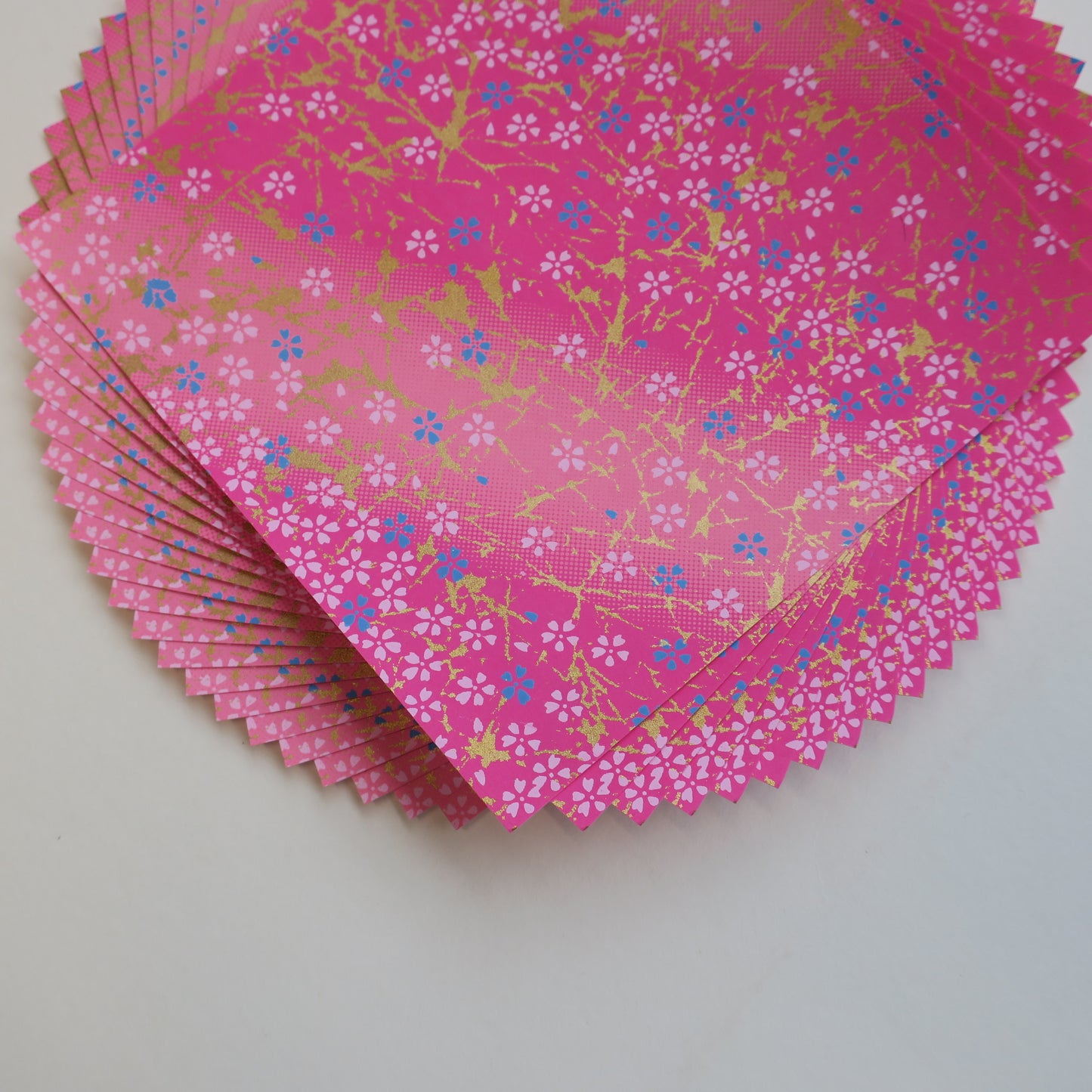 Paquet de 20 feuilles de papier origami Yuzen Washi 14x14 cm HZ-497 - Brume de fleurs roses